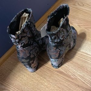 Reaction Kenneth Cole 4 Inch Chunky Short Boot